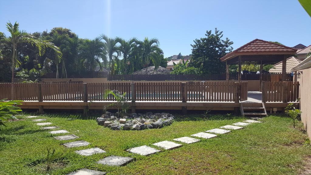 Apt 12, Executive Suites Ja - Palms Enfield エクステリア 写真