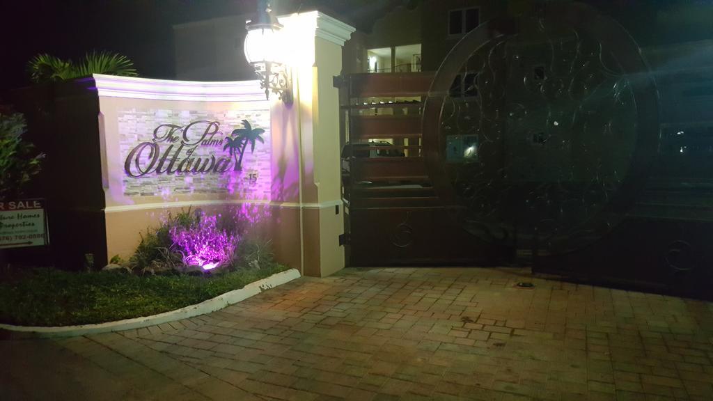 Apt 12, Executive Suites Ja - Palms Enfield エクステリア 写真