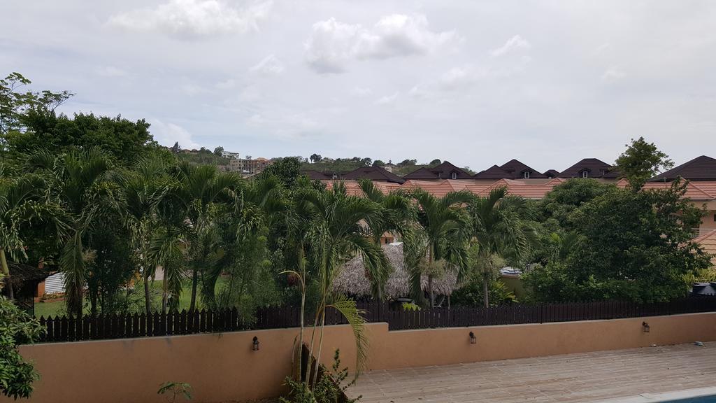 Apt 12, Executive Suites Ja - Palms Enfield エクステリア 写真