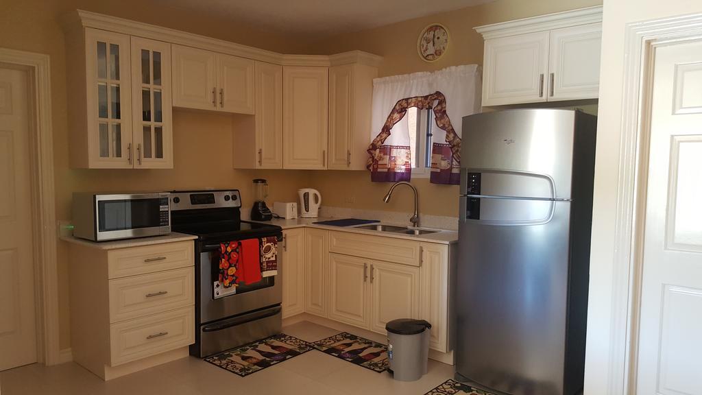 Apt 12, Executive Suites Ja - Palms Enfield エクステリア 写真