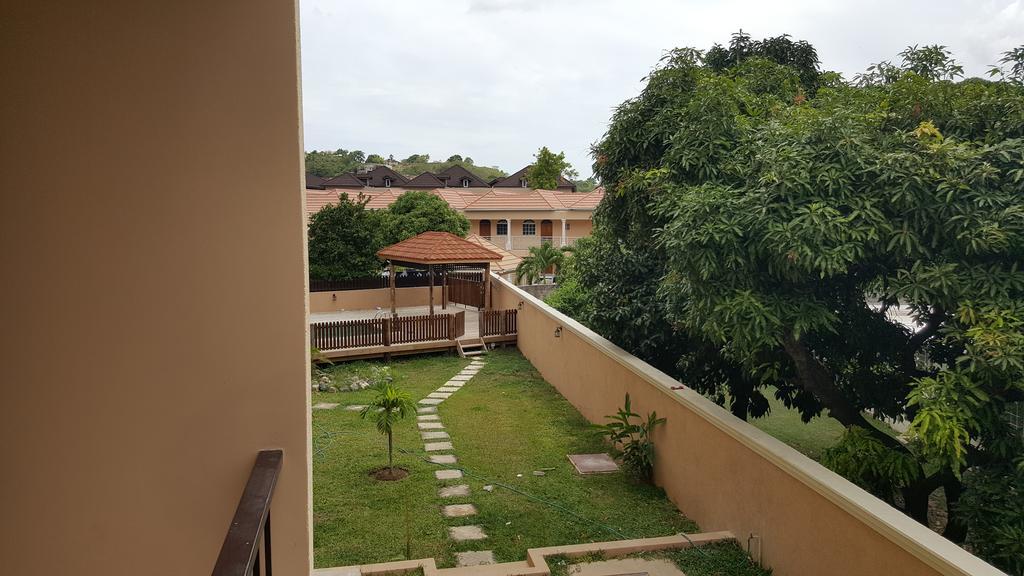 Apt 12, Executive Suites Ja - Palms Enfield エクステリア 写真