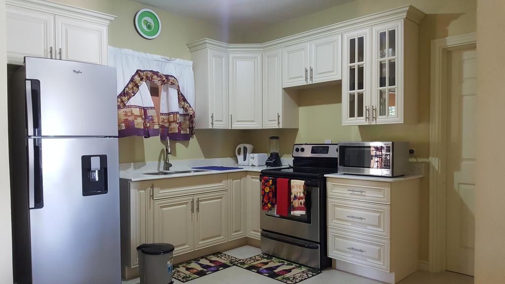 Apt 12, Executive Suites Ja - Palms Enfield エクステリア 写真