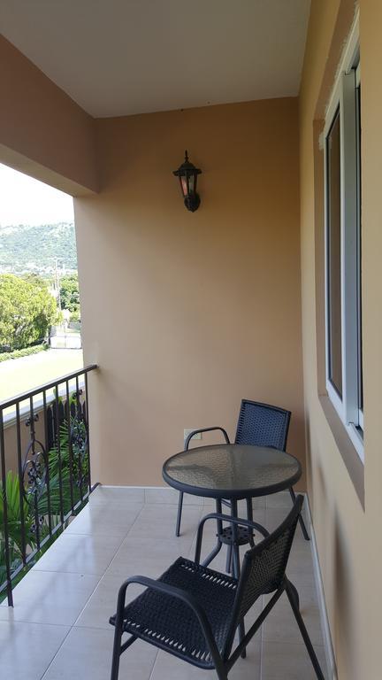 Apt 12, Executive Suites Ja - Palms Enfield エクステリア 写真