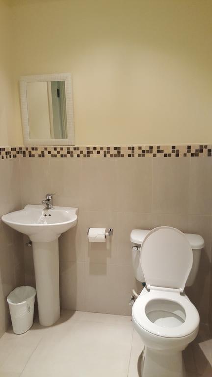 Apt 12, Executive Suites Ja - Palms Enfield エクステリア 写真