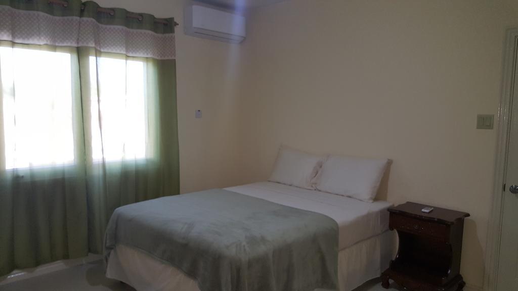 Apt 12, Executive Suites Ja - Palms Enfield エクステリア 写真
