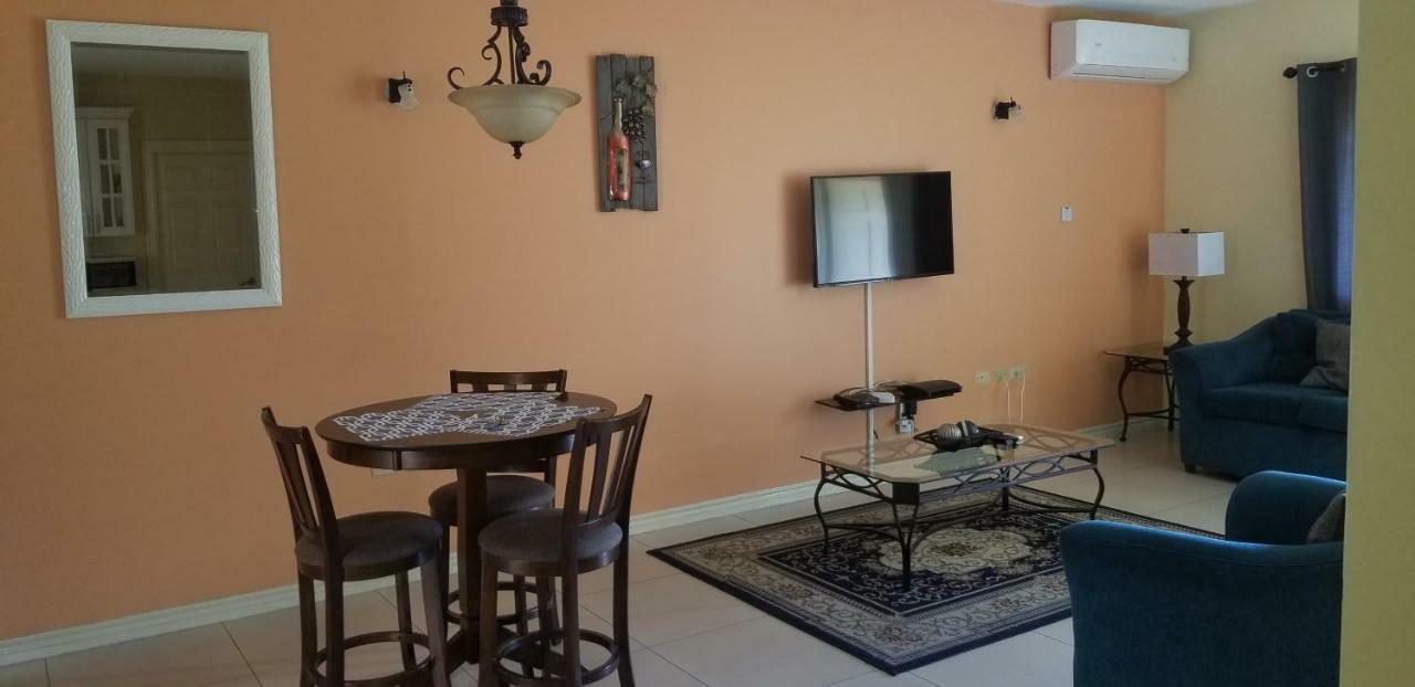 Apt 12, Executive Suites Ja - Palms Enfield エクステリア 写真