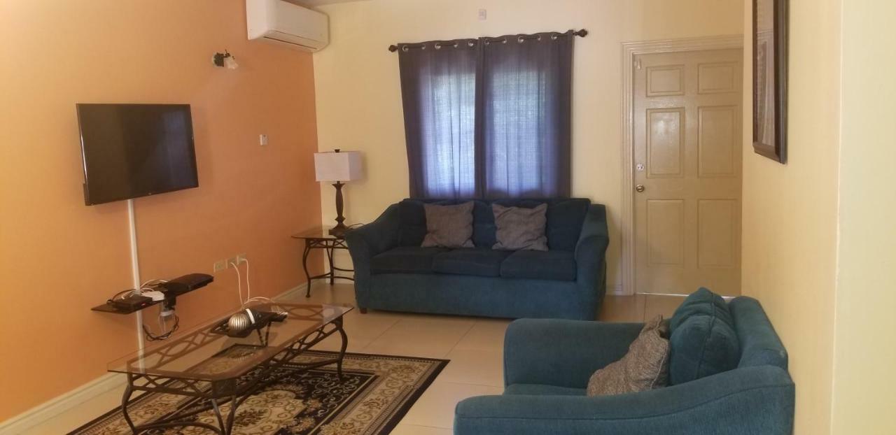 Apt 12, Executive Suites Ja - Palms Enfield エクステリア 写真